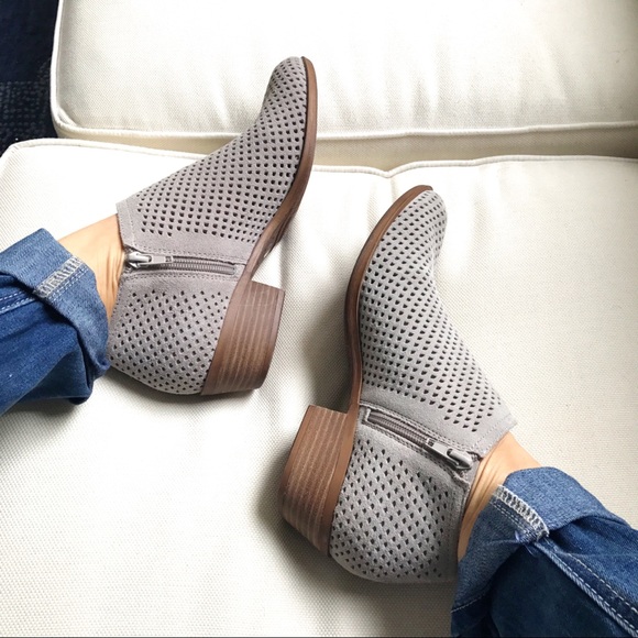 LUCKY BRAND 🍀 S/9.5 - LIGHT GREY SUADE BOOTIES! - Picture 2 of 8